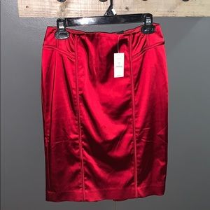 ❤️NWT Red Satin Skirt . Knee length . Size 4 ❤️